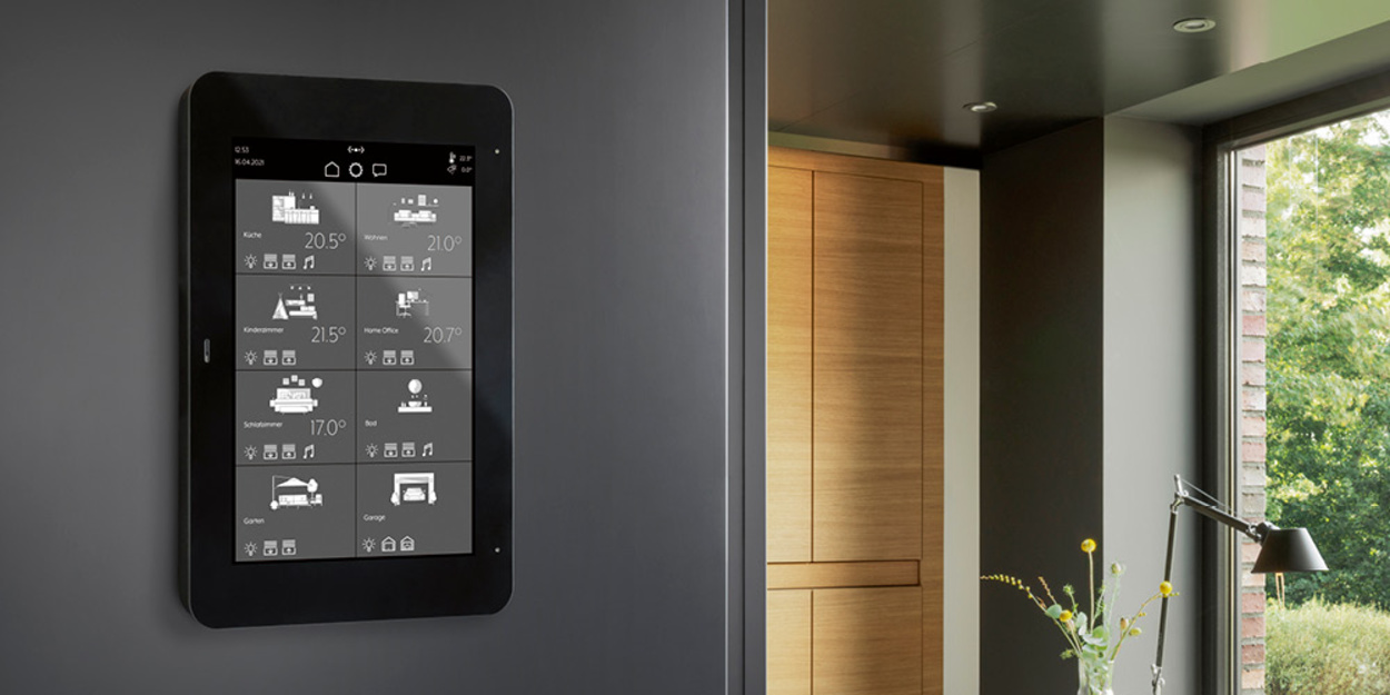 JUNG Smart Panel 8 bei Elektro Kühleis GmbH in Absberg